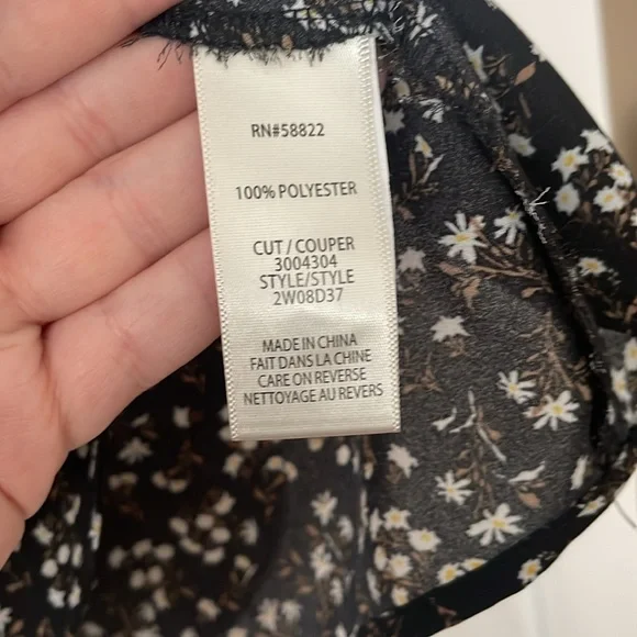 Max Studio Black and White Floral Blouse - Picture 7 of 8